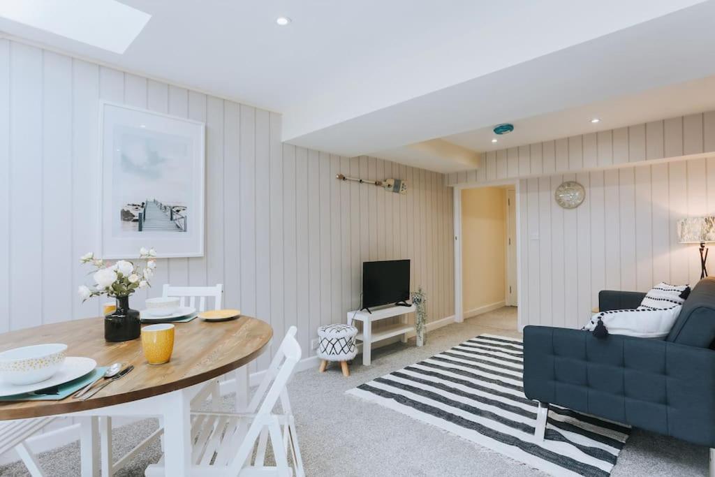 The Lighthouse, Boutique Apartment In The Town Centre - Starlink Wi-Fi Tavistock  Exteriör bild